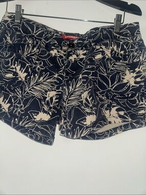 UNIONBAY Navy Floral like new cargo style Jean Shorts size 13